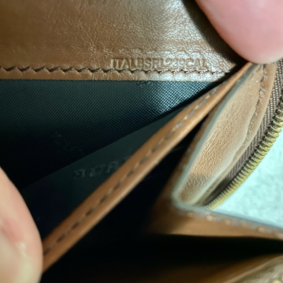 ✨BURBERRY zip wallet✨ - Picture 10 of 14